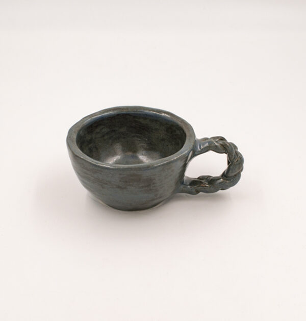 xeiropoiiti-koupa-mple-mavro-1-ceramic-home χειροποίητη κεραμική κούπα μπλε - μαύρο